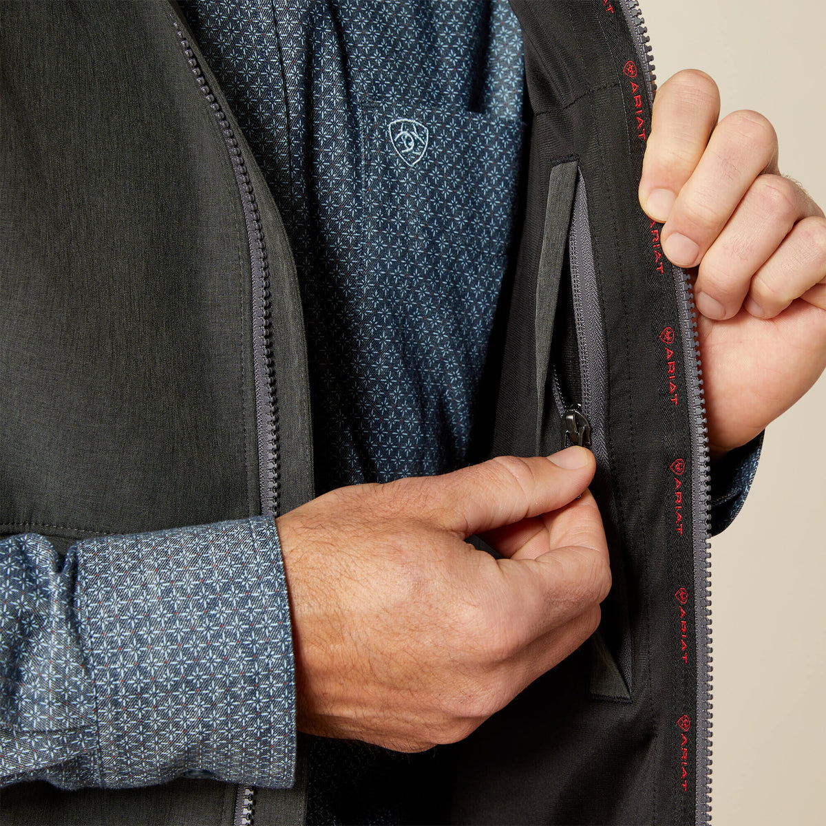 Ariat New | Men Logo Softshell Vest